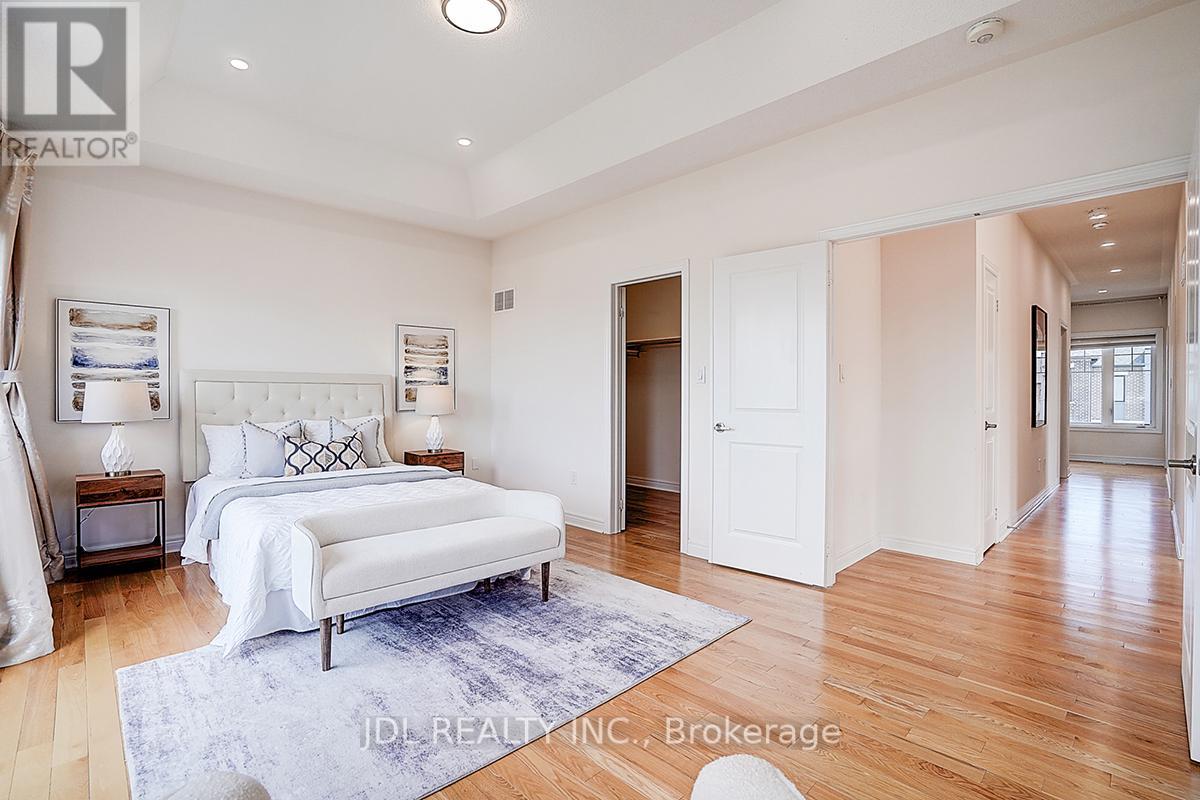 Photo 26 of 10 Caine Street, Richmond Hill ON