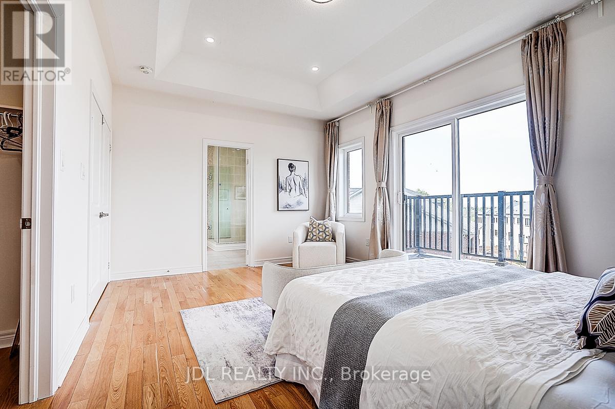 Photo 28 of 10 Caine Street, Richmond Hill ON