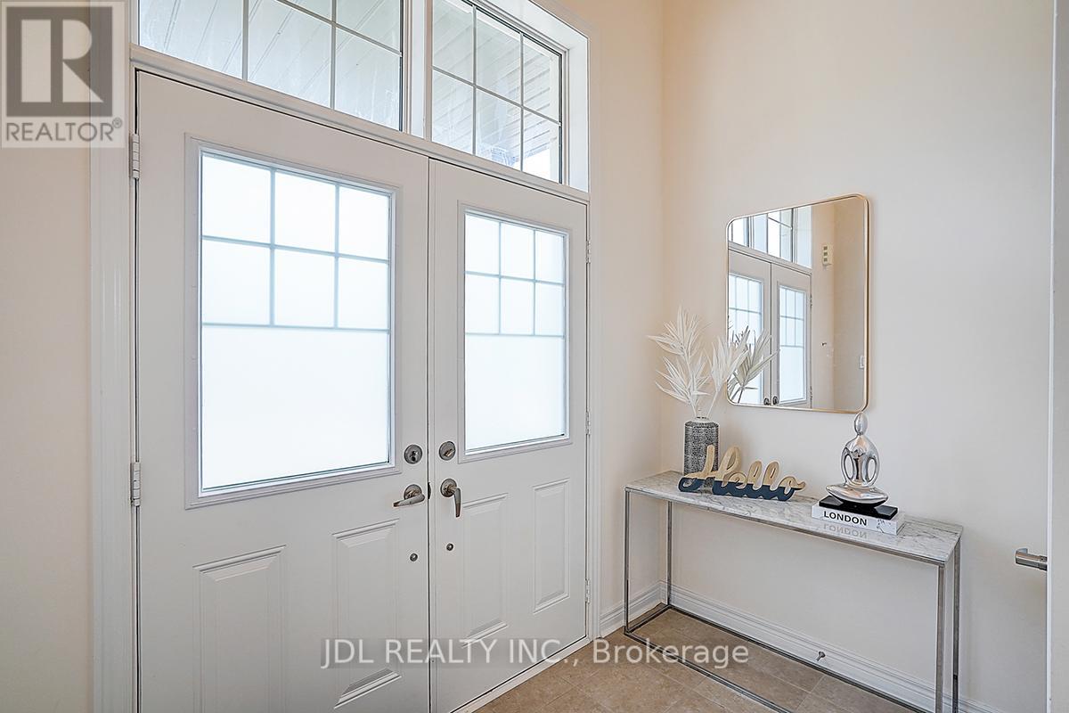 Photo 3 of 10 Caine Street, Richmond Hill ON
