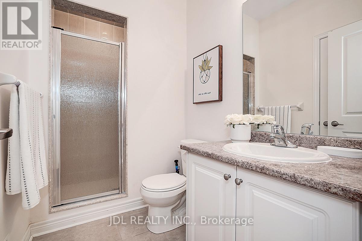Photo 34 of 10 Caine Street, Richmond Hill ON