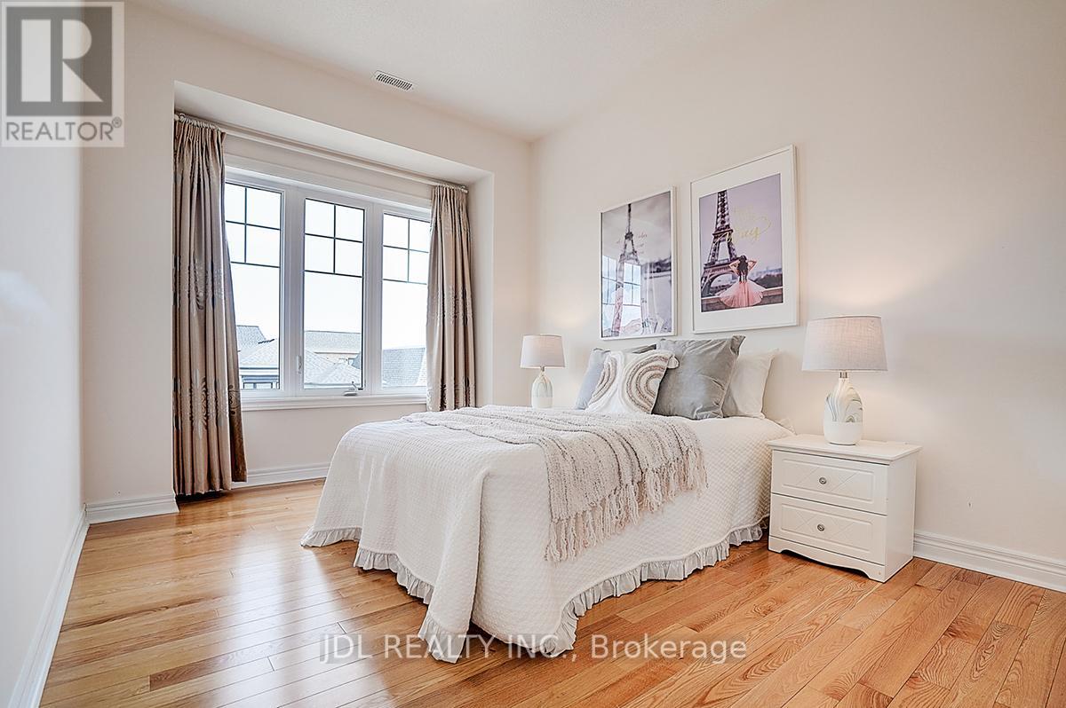 Photo 37 of 10 Caine Street, Richmond Hill ON