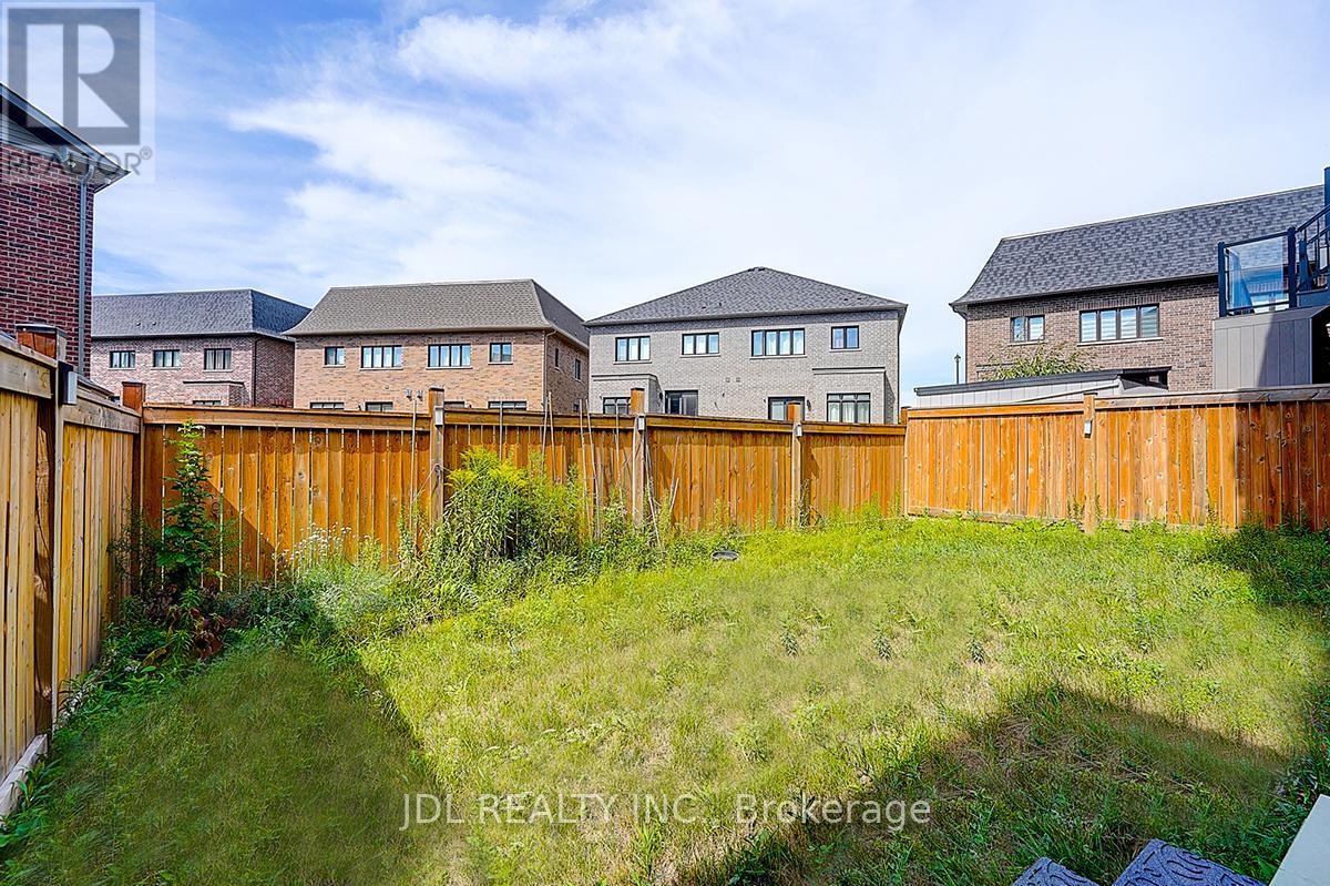 Photo 43 of 10 Caine Street, Richmond Hill ON