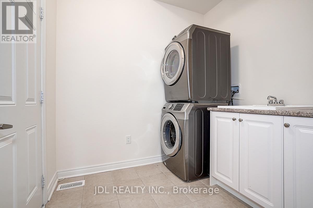 Photo 44 of 10 Caine Street, Richmond Hill ON