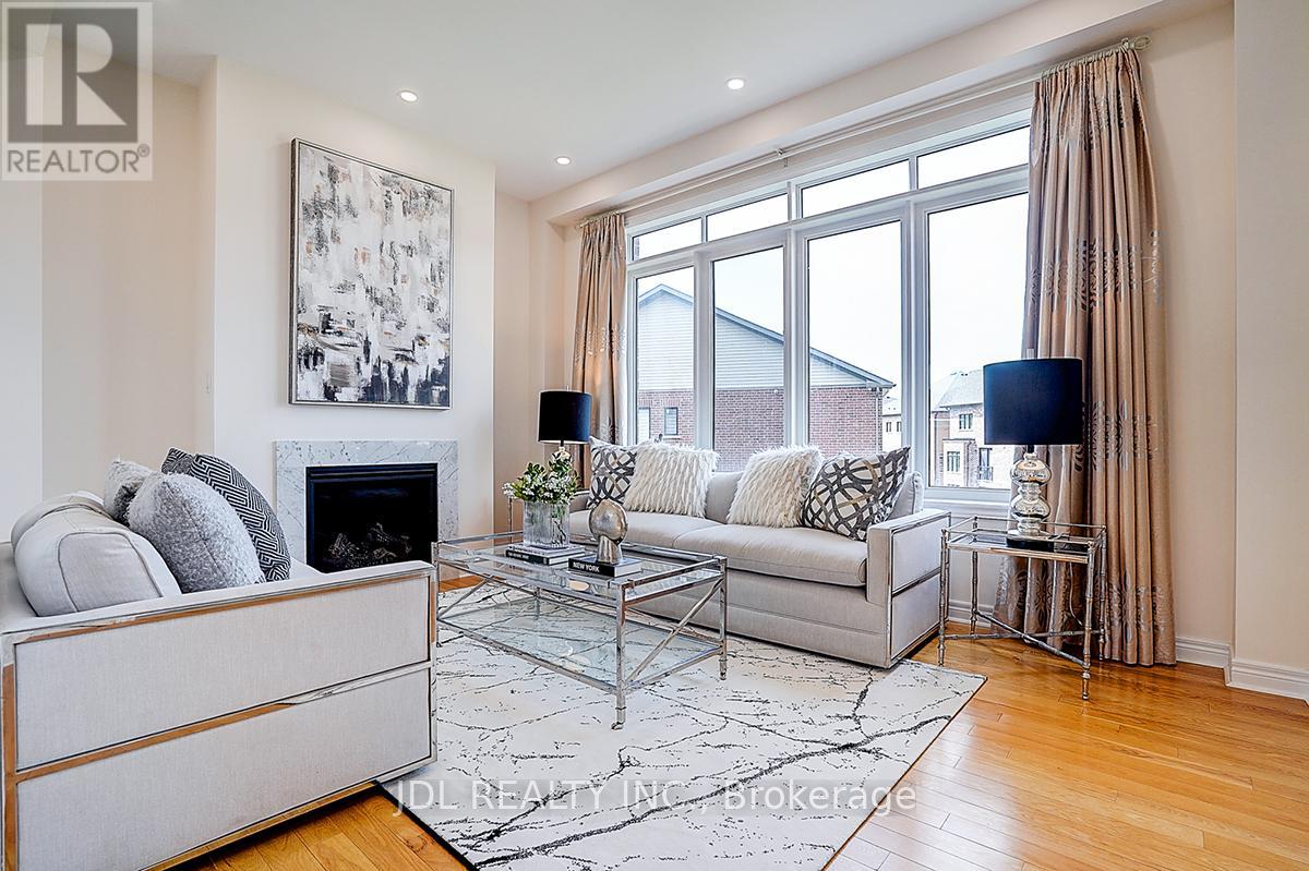 Photo 6 of 10 Caine Street, Richmond Hill ON