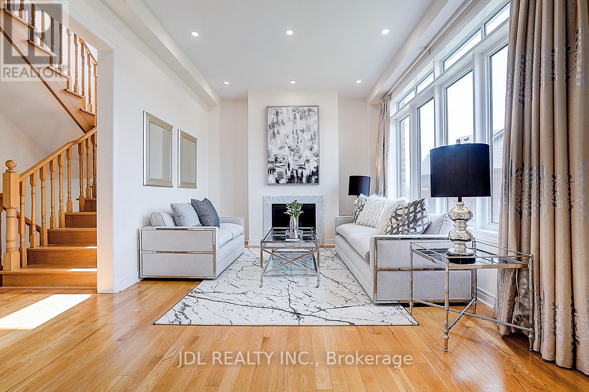Photo 7 of 10 Caine Street, Richmond Hill ON