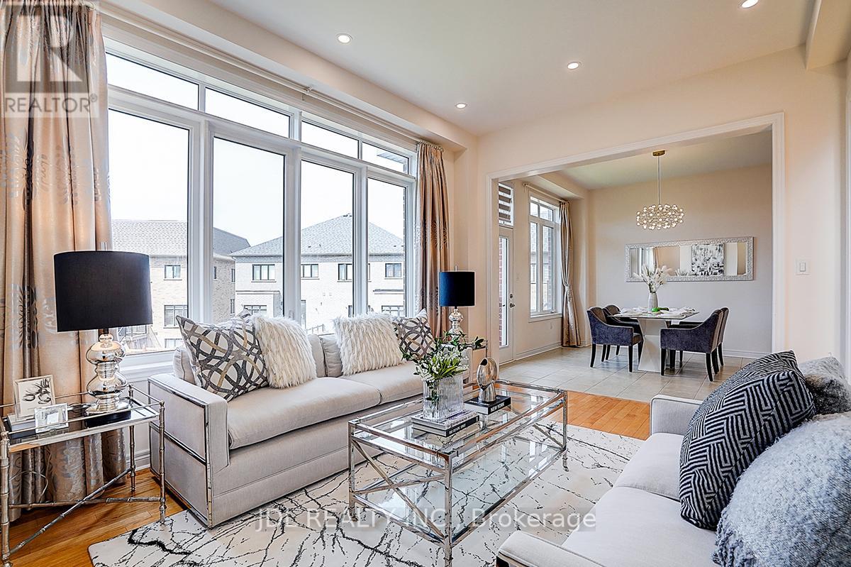 Photo 8 of 10 Caine Street, Richmond Hill ON