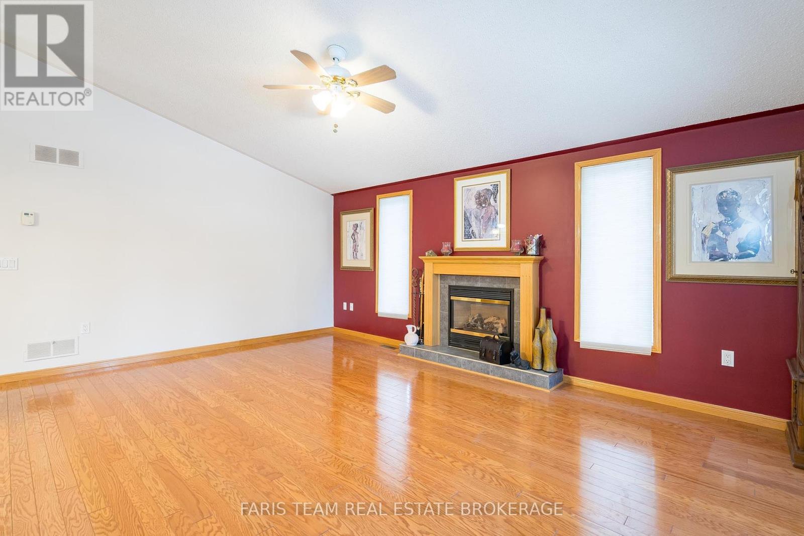Photo 11 of 2 St James Place, Wasaga Beach ON