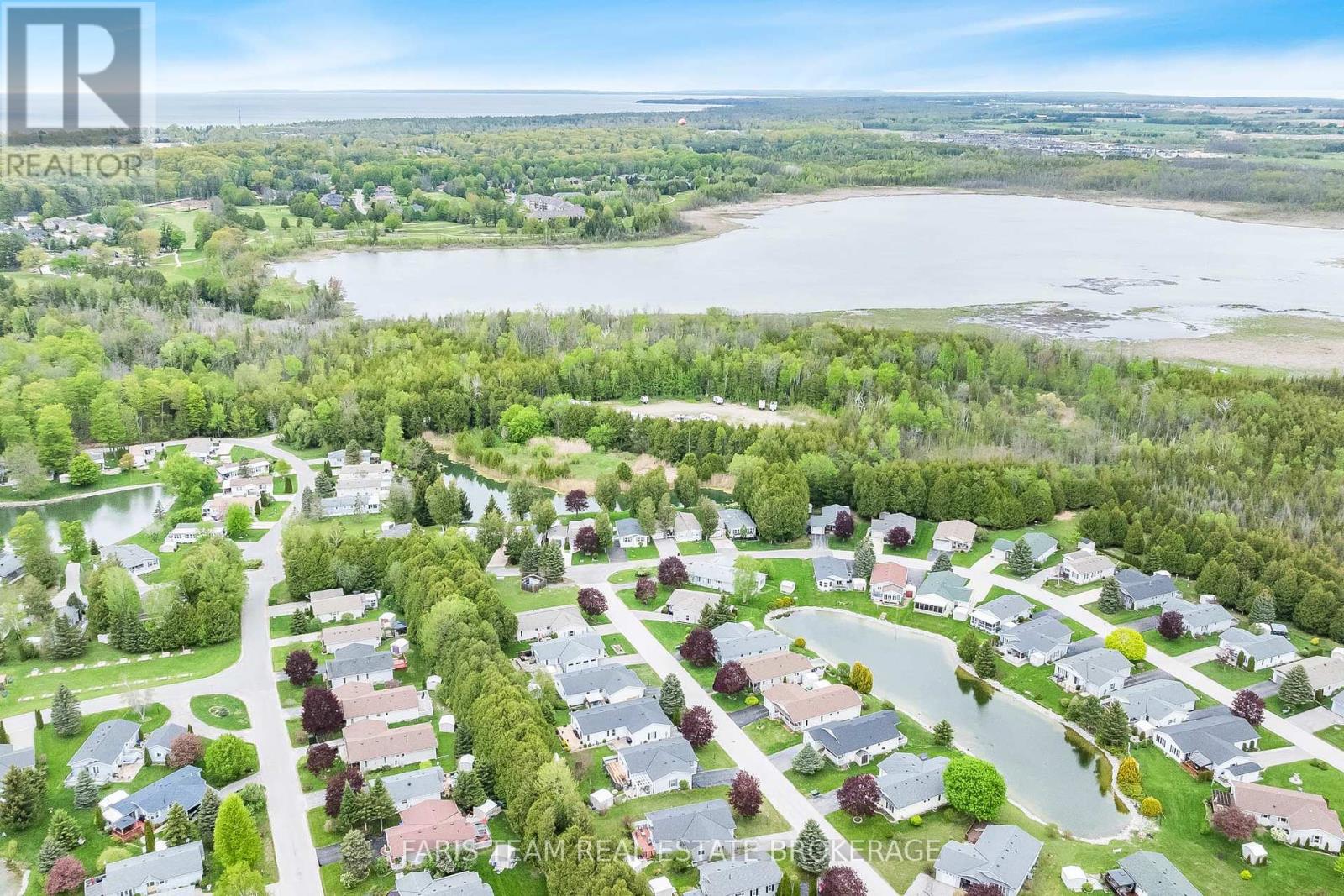 Photo 28 of 2 St James Place, Wasaga Beach ON