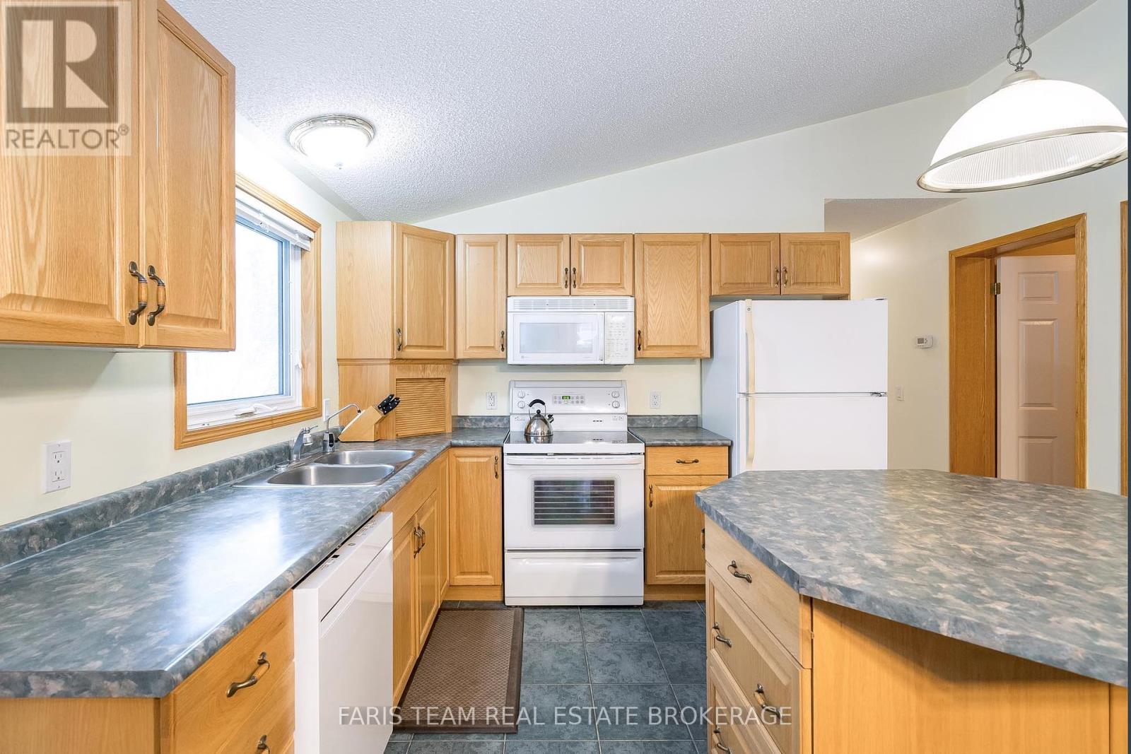 Photo 8 of 2 St James Place, Wasaga Beach ON