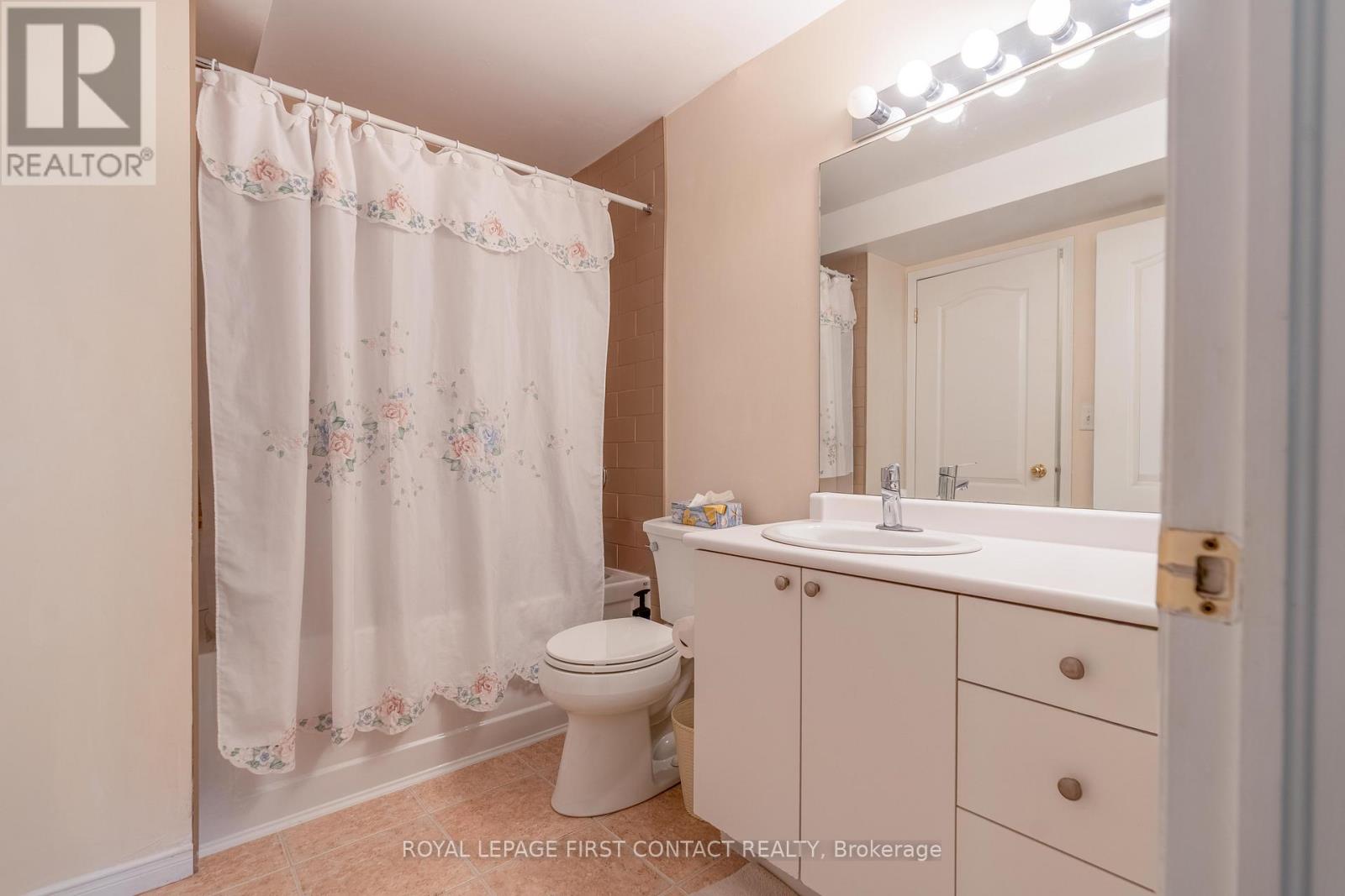 Photo 10 of 104 117 Edgehill Drive, Barrie ON