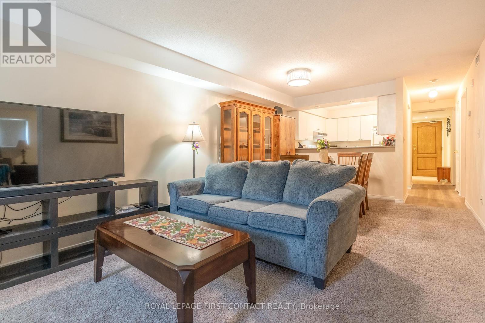 Photo 5 of 104 117 Edgehill Drive, Barrie ON