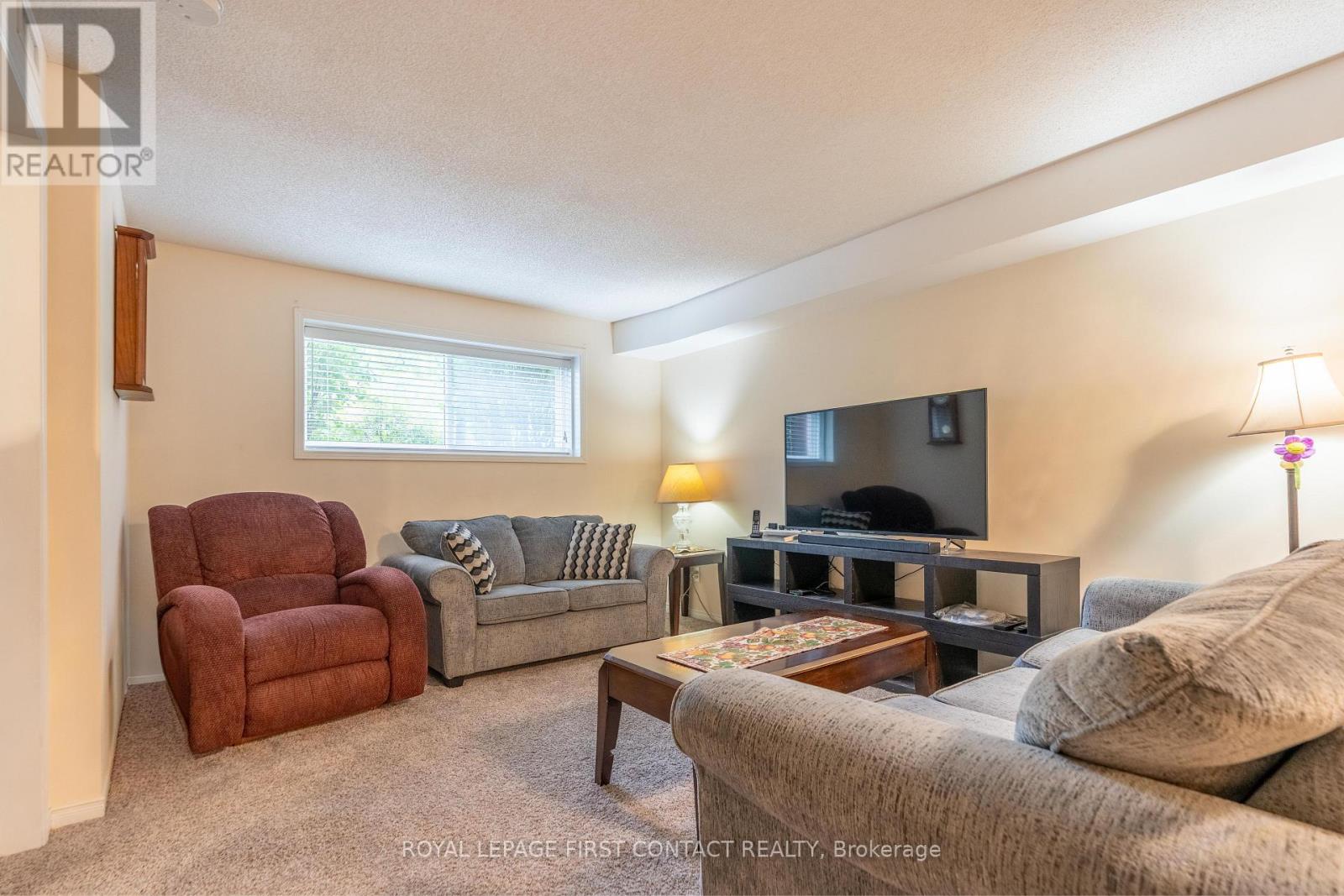 Photo 6 of 104 117 Edgehill Drive, Barrie ON