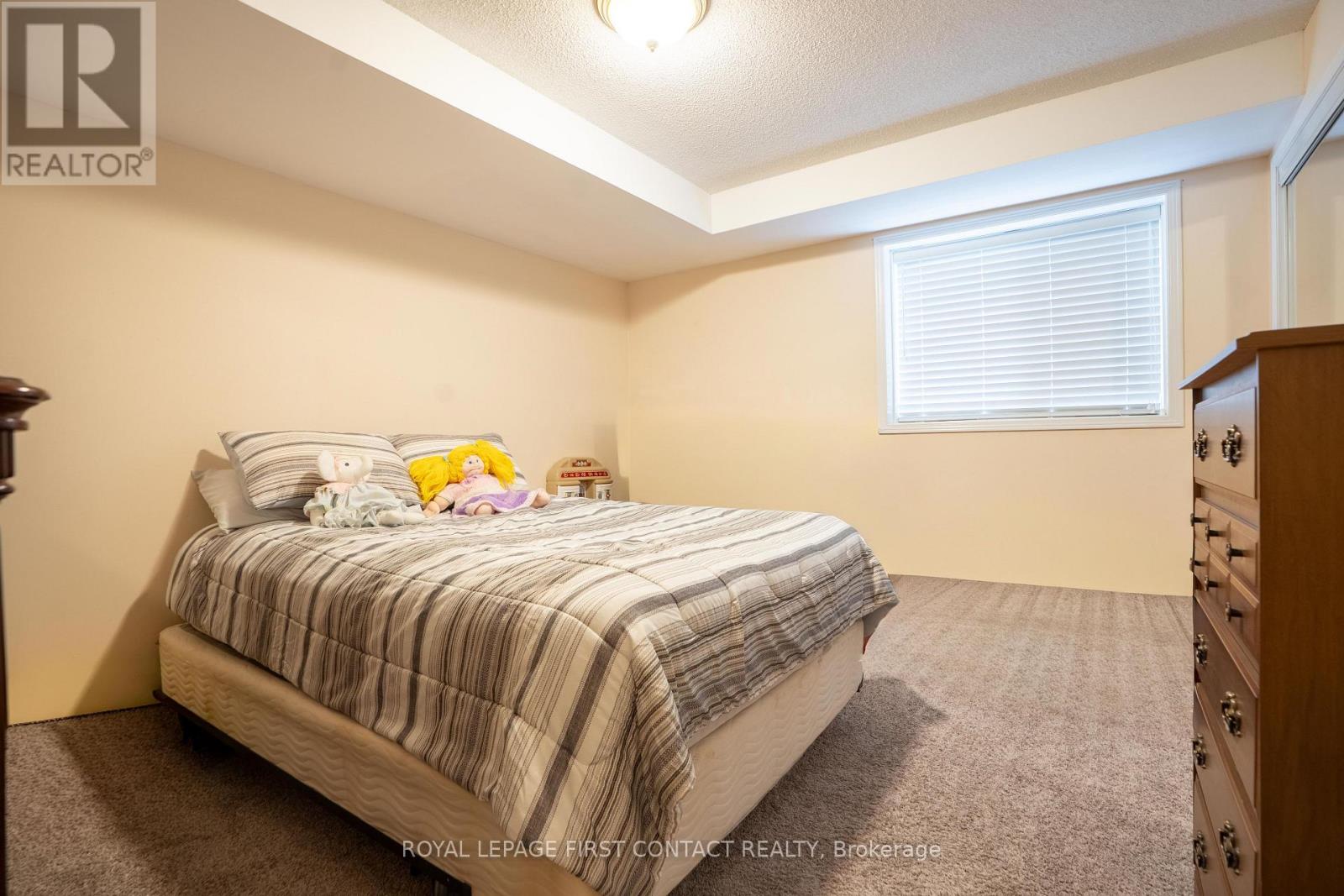 Photo 8 of 104 117 Edgehill Drive, Barrie ON