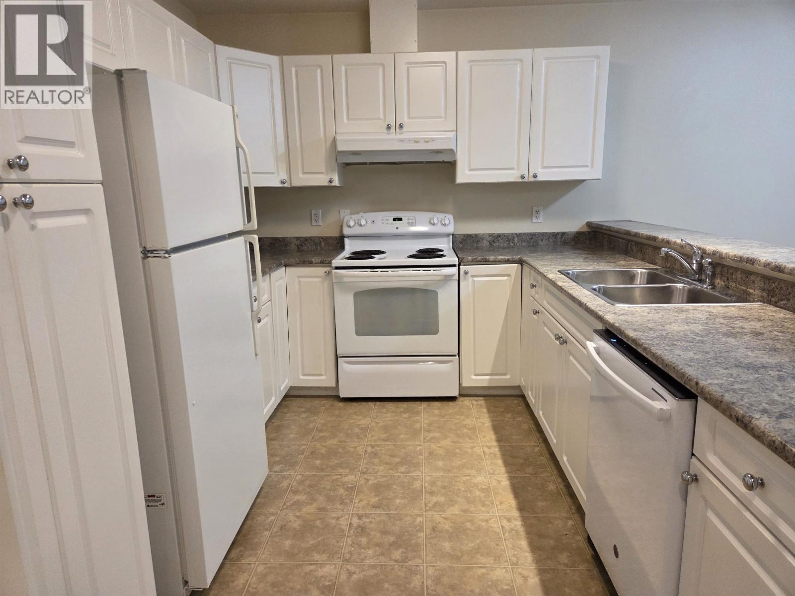 #35-3404 ADAM Street, Terrace