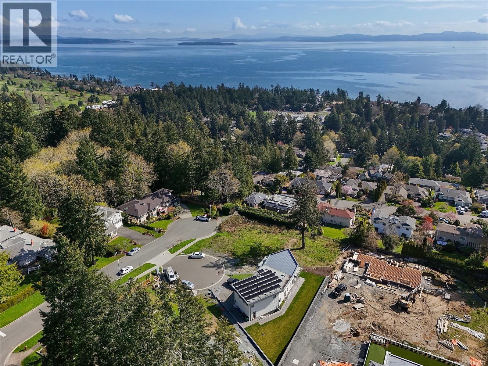 Photo 10 of 805 Yole Pl, Saanich BC