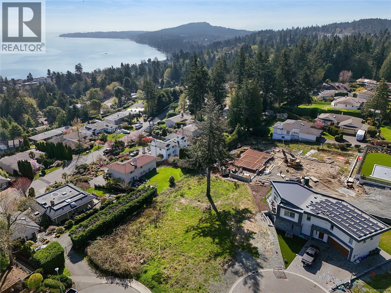 Photo 17 of 805 Yole Pl, Saanich BC
