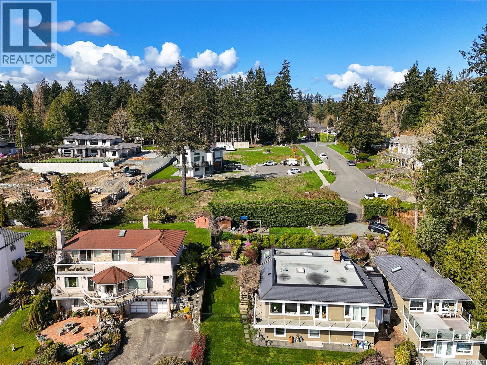Photo 18 of 805 Yole Pl, Saanich BC