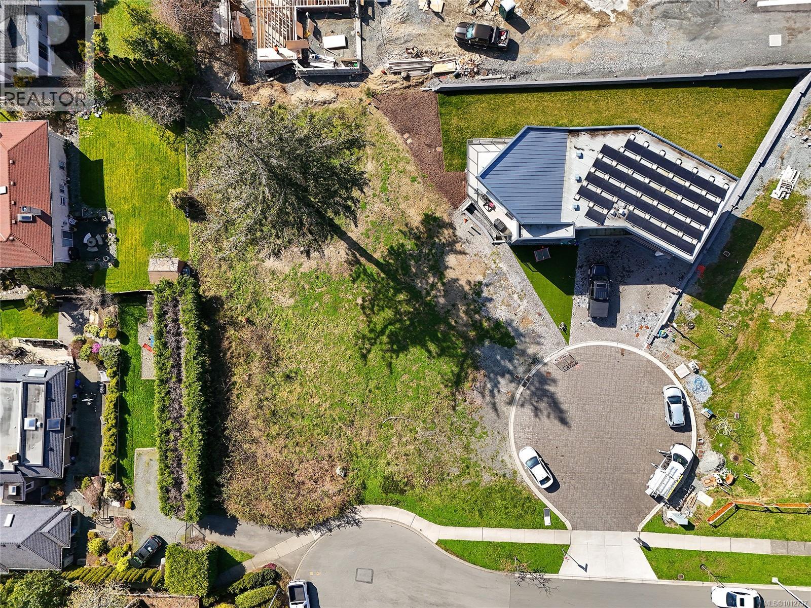 Photo 8 of 805 Yole Pl, Saanich BC