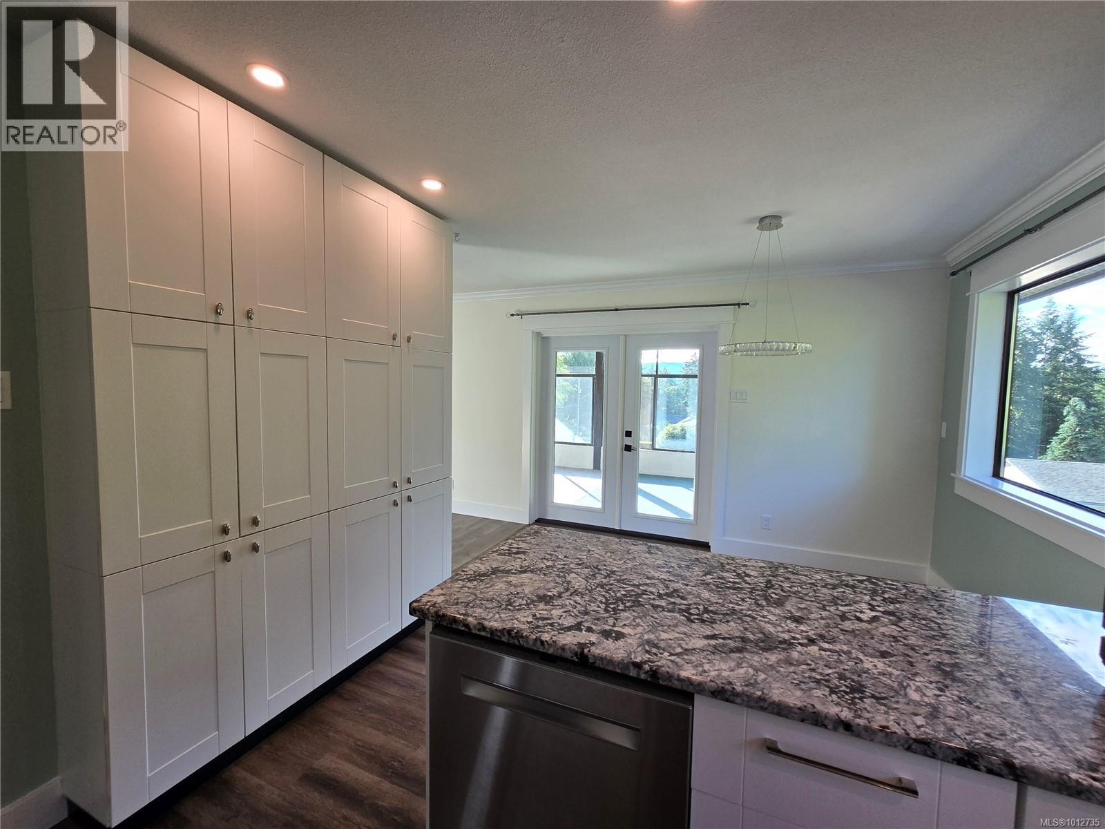 Photo 5 of 6315 Woodgrove Way, Duncan BC