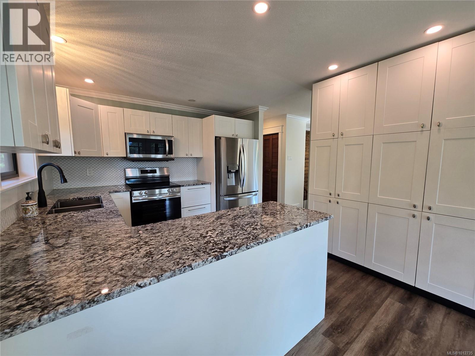 Photo 6 of 6315 Woodgrove Way, Duncan BC