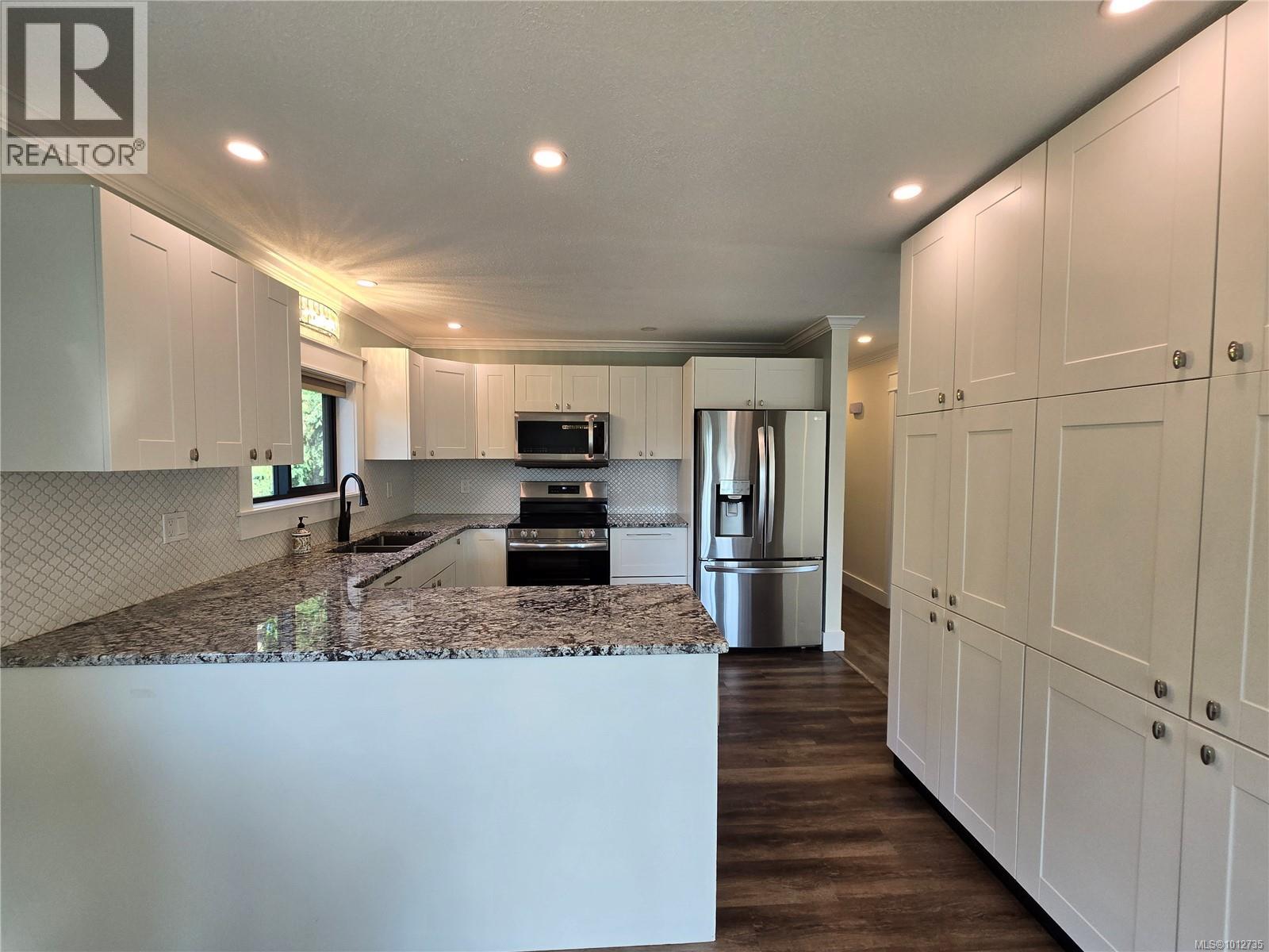 Photo 7 of 6315 Woodgrove Way, Duncan BC