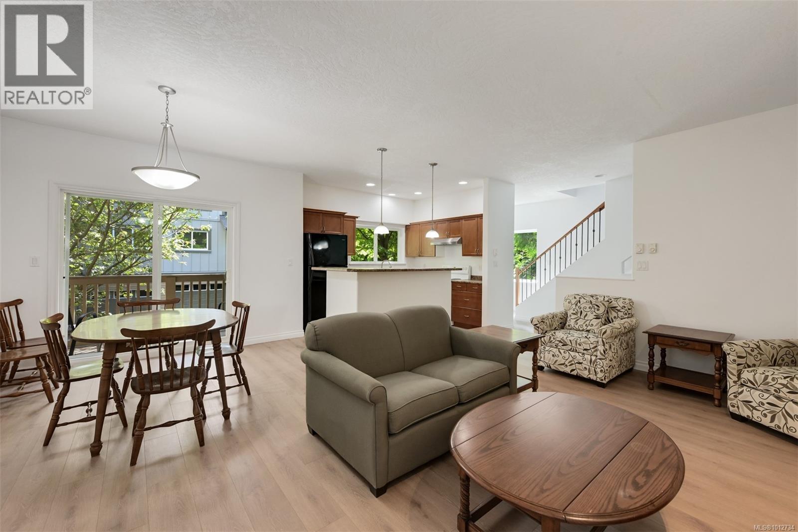 2 1405 Mallek Cres, Victoria, British Columbia