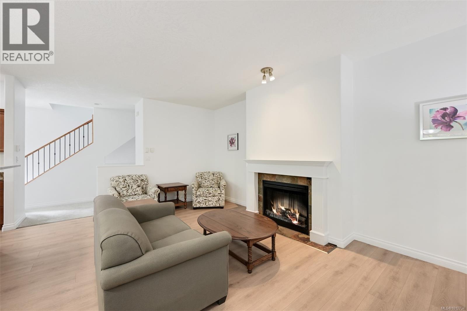 Single Family House for Sale in   Mallek Cres Copperwood Court Victoria 