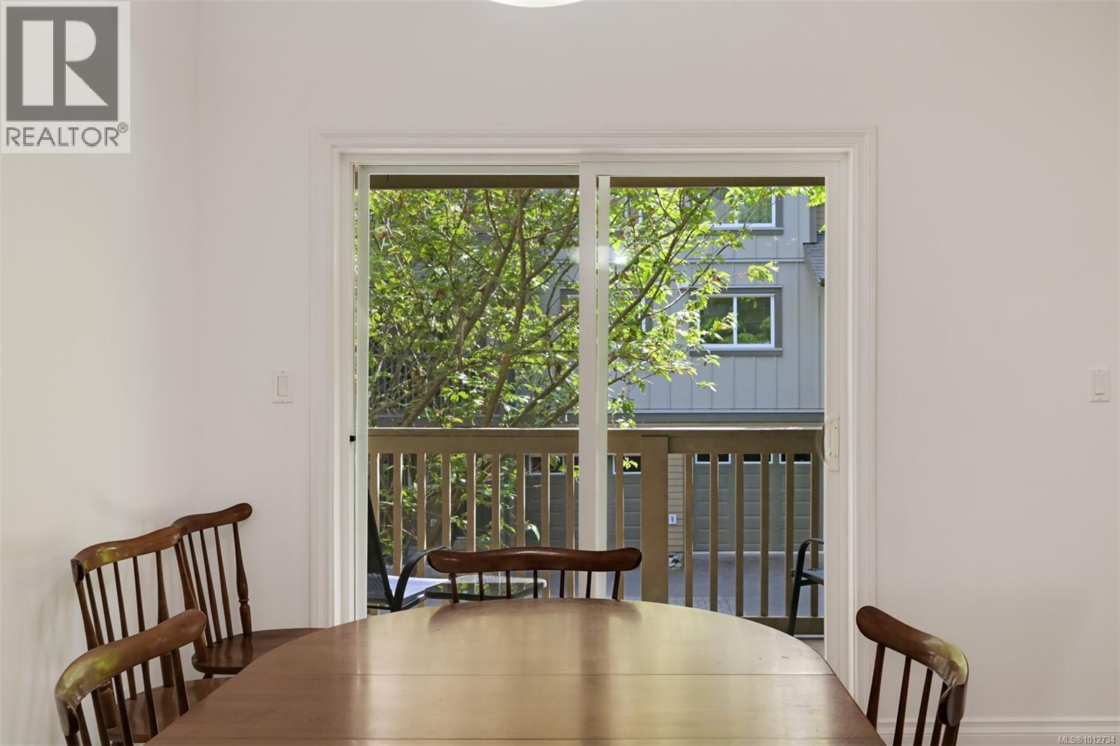 Single Family House for Sale in   Mallek Cres Copperwood Court Victoria 