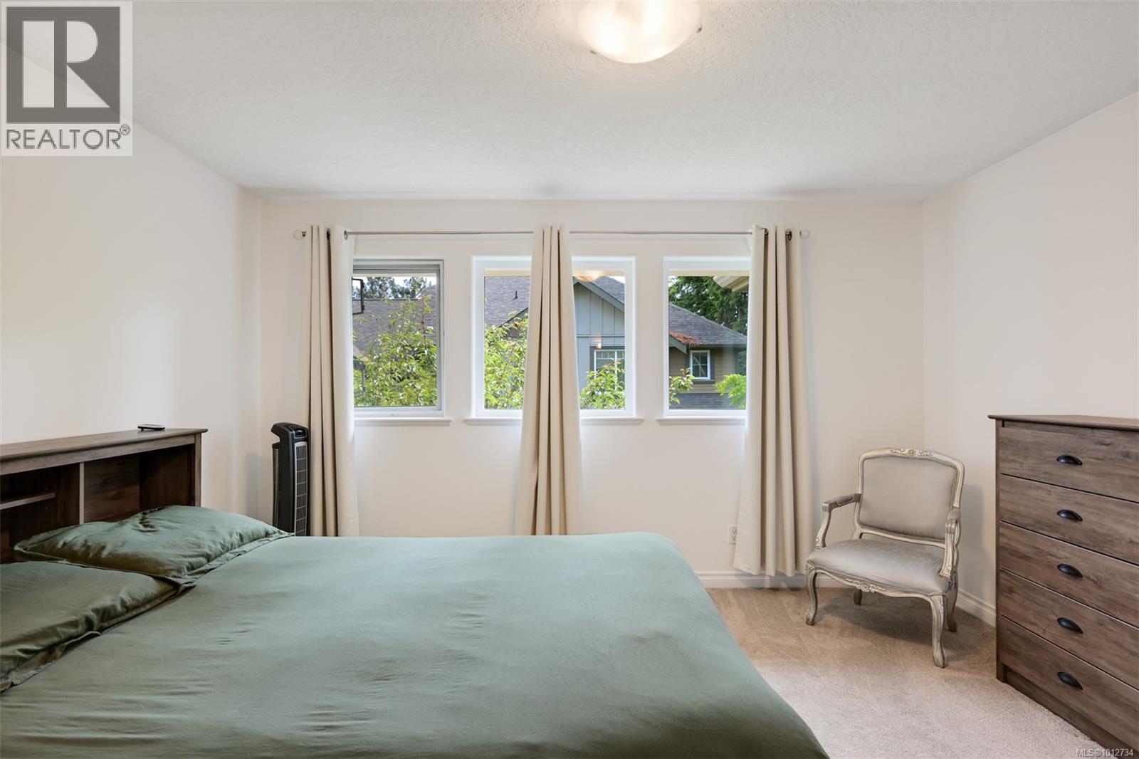 Single Family House for Sale in   Mallek Cres Copperwood Court Victoria 
