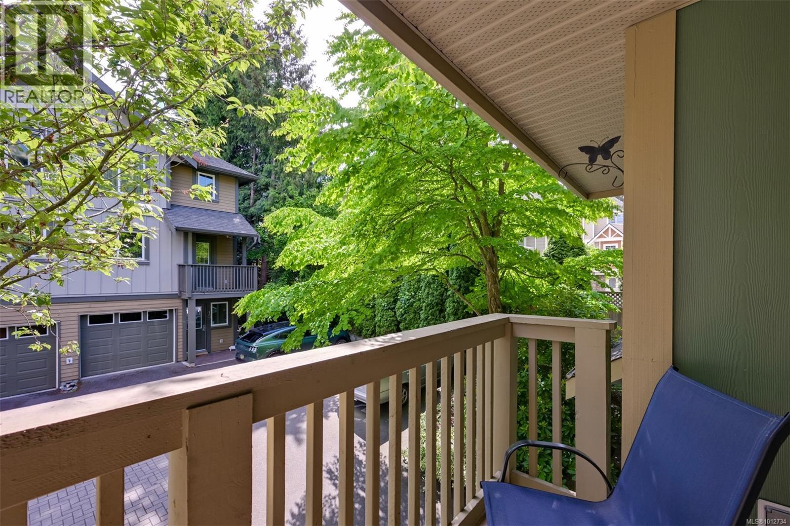 Single Family House for Sale in   Mallek Cres Copperwood Court Victoria 