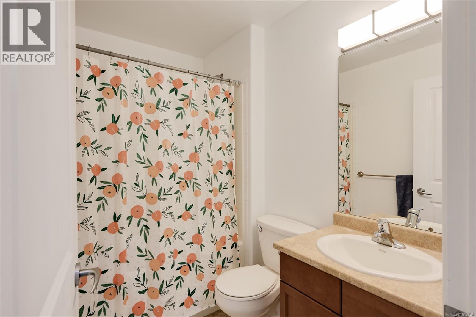 Single Family House for Sale in   Mallek Cres Copperwood Court Victoria 