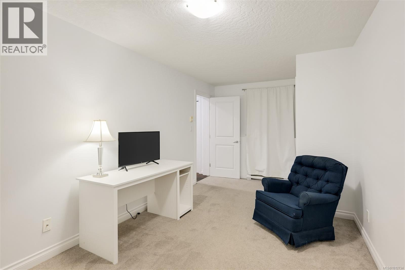 Single Family House for Sale in   Mallek Cres Copperwood Court Victoria 