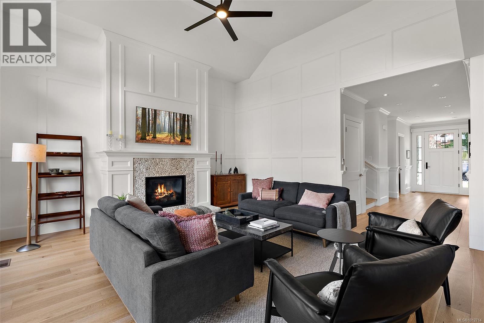 Photo 10 of 2174 Beaverbrooke St, Oak Bay BC