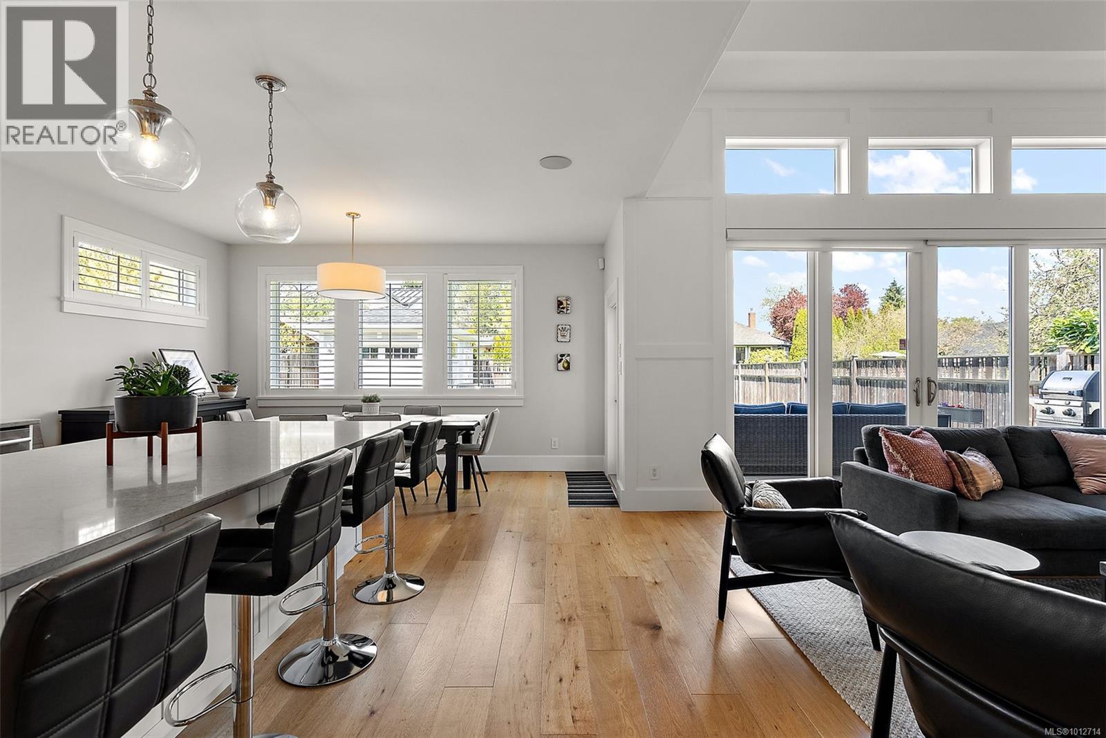 Photo 12 of 2174 Beaverbrooke St, Oak Bay BC