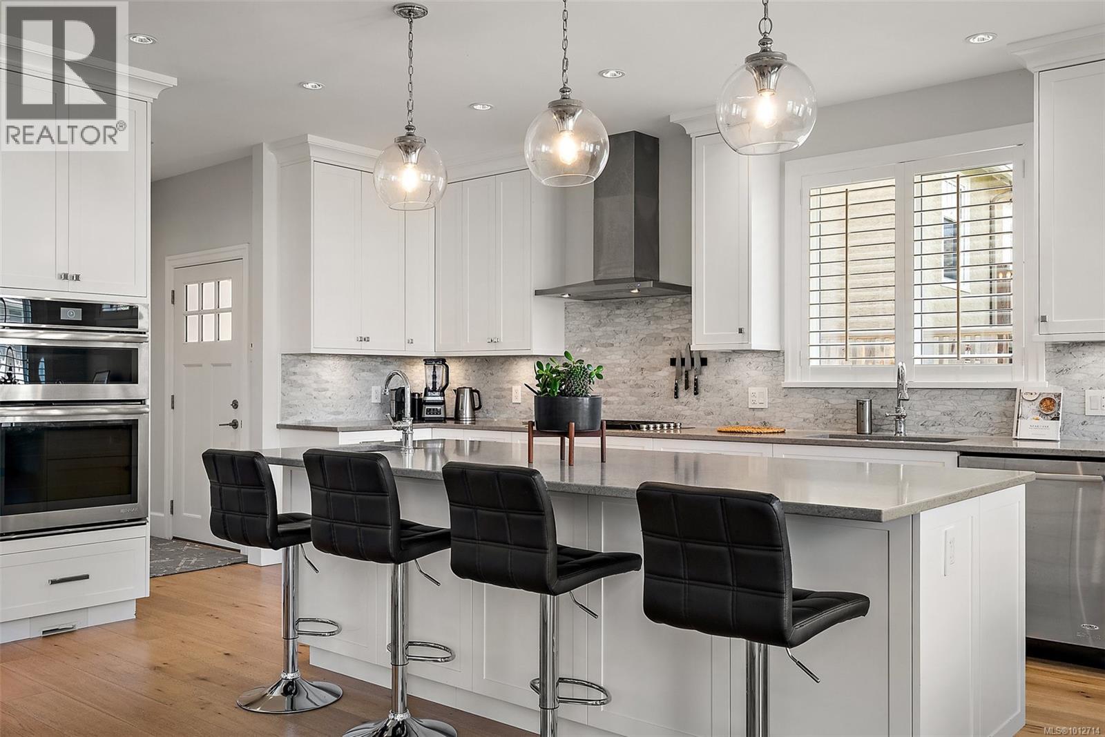 Photo 13 of 2174 Beaverbrooke St, Oak Bay BC