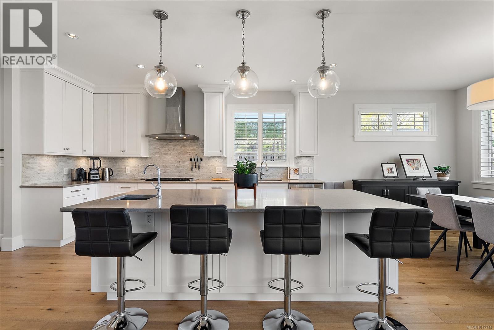 Photo 14 of 2174 Beaverbrooke St, Oak Bay BC