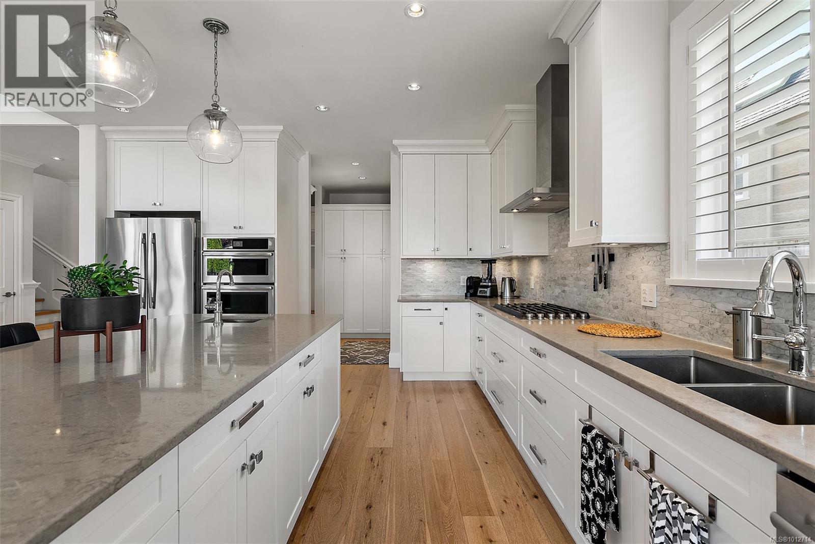Photo 16 of 2174 Beaverbrooke St, Oak Bay BC