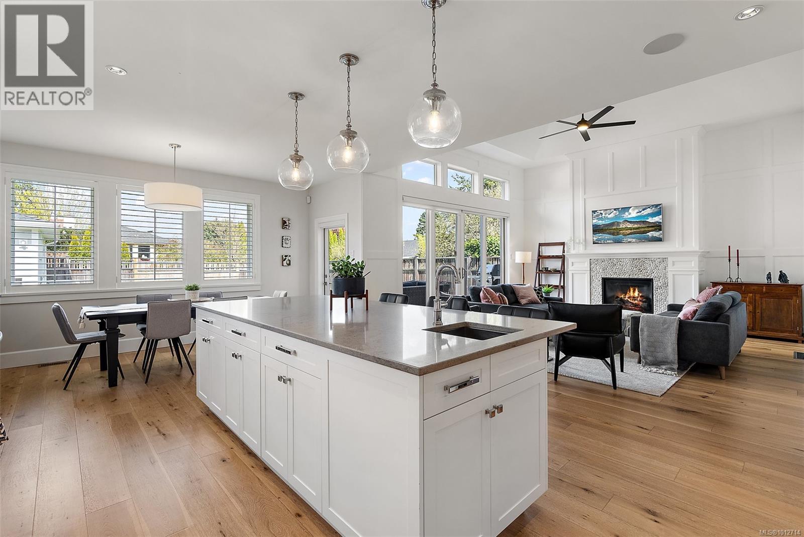 Photo 18 of 2174 Beaverbrooke St, Oak Bay BC