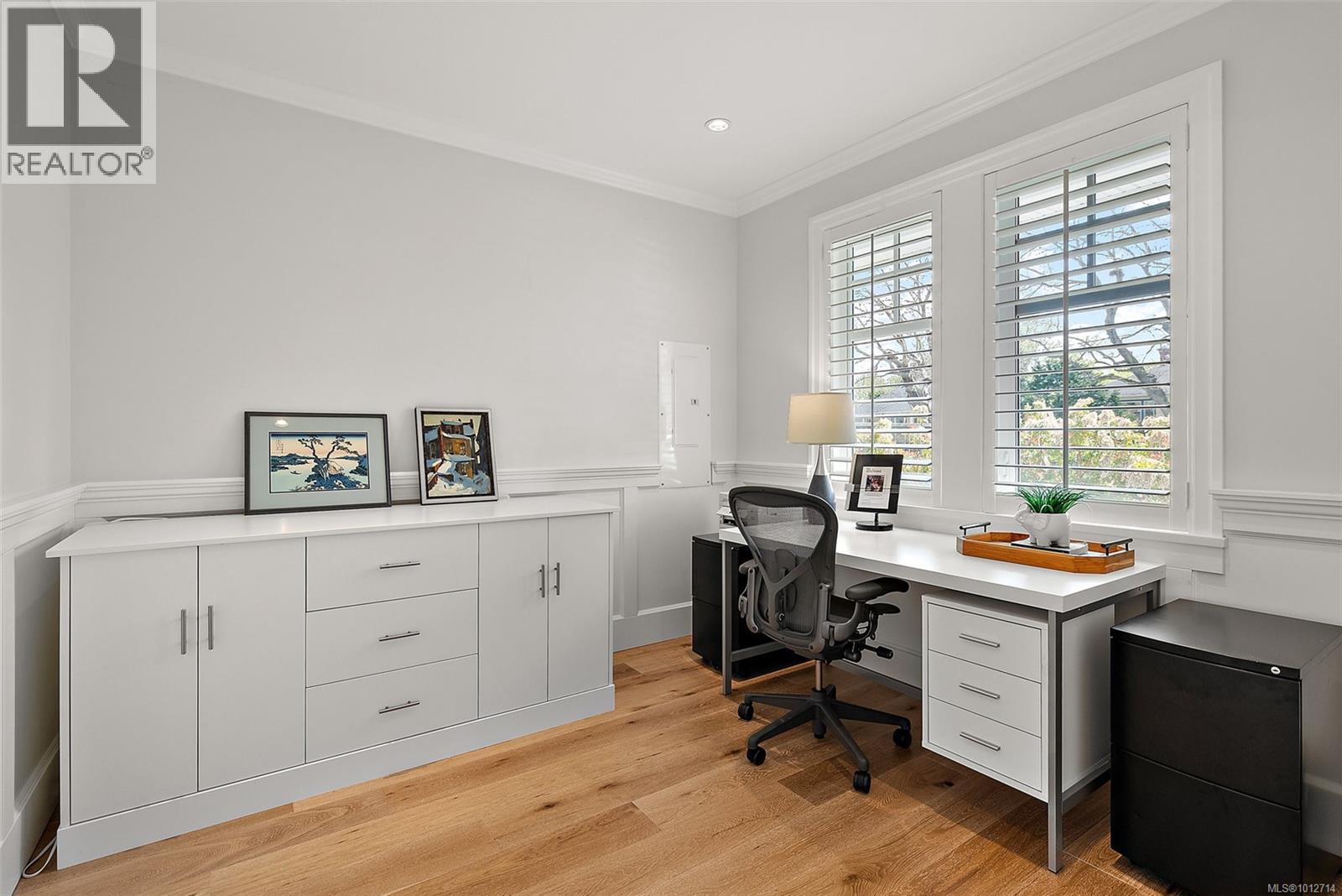 Photo 30 of 2174 Beaverbrooke St, Oak Bay BC