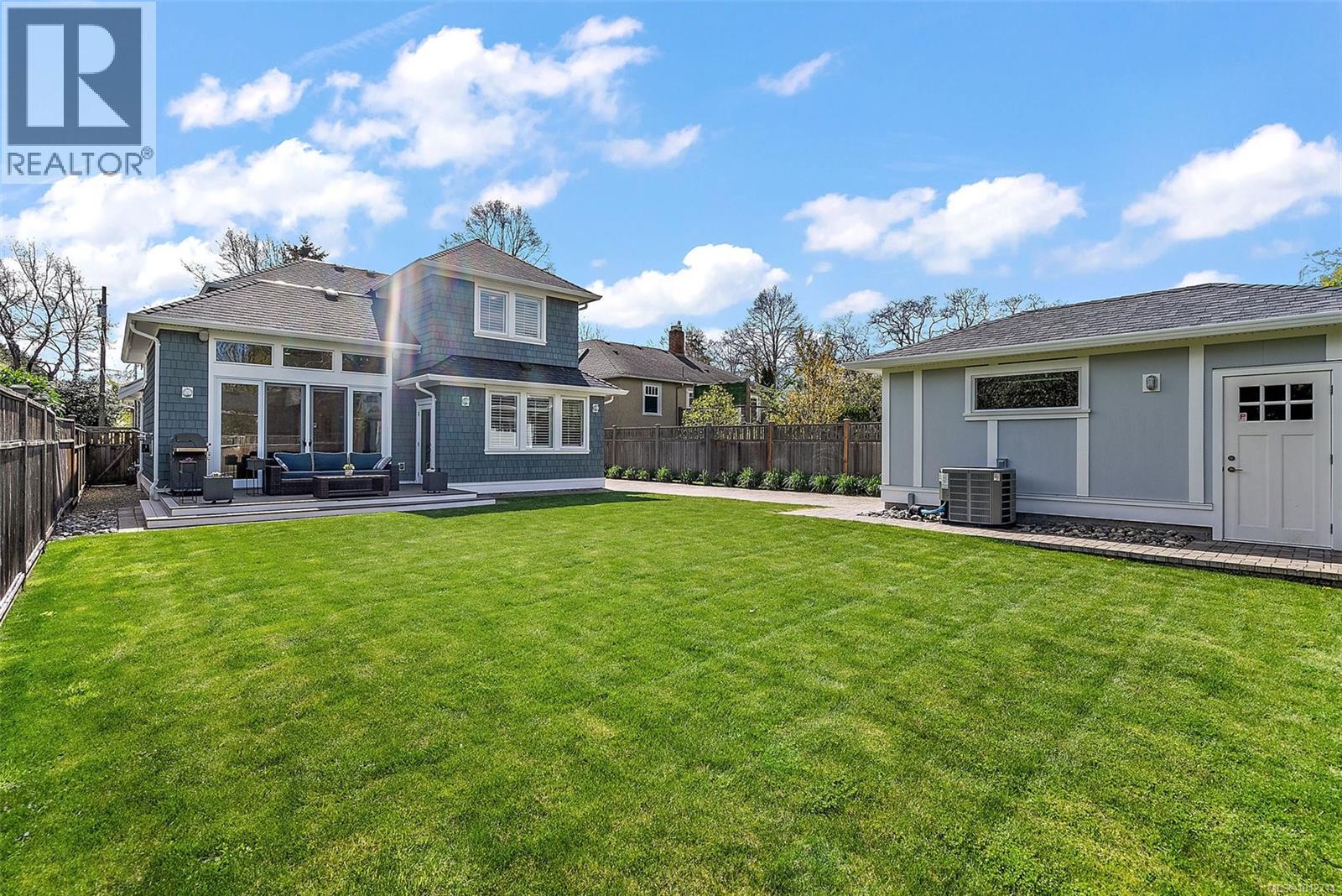 Photo 40 of 2174 Beaverbrooke St, Oak Bay BC