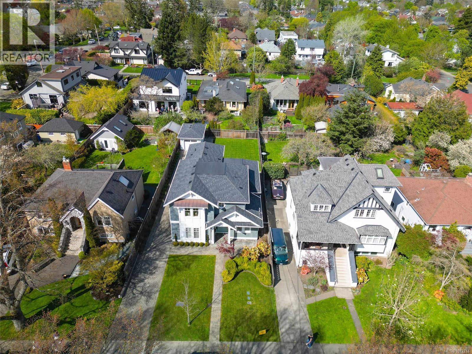 Photo 43 of 2174 Beaverbrooke St, Oak Bay BC
