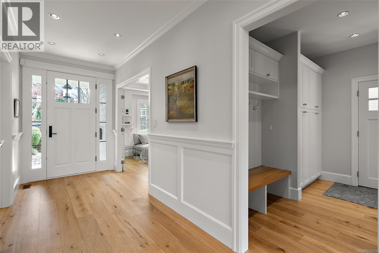 Photo 5 of 2174 Beaverbrooke St, Oak Bay BC