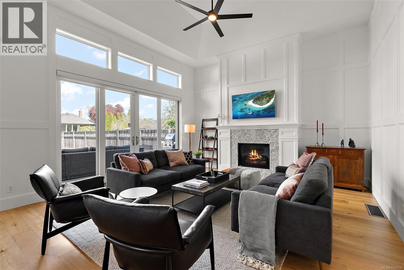 Photo 7 of 2174 Beaverbrooke St, Oak Bay BC