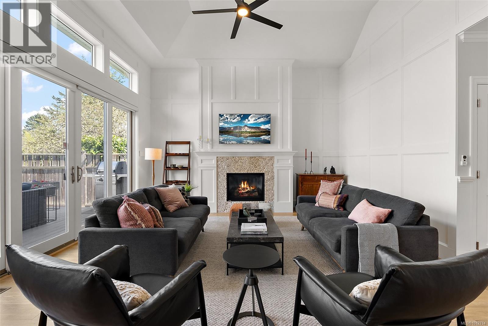 Photo 8 of 2174 Beaverbrooke St, Oak Bay BC