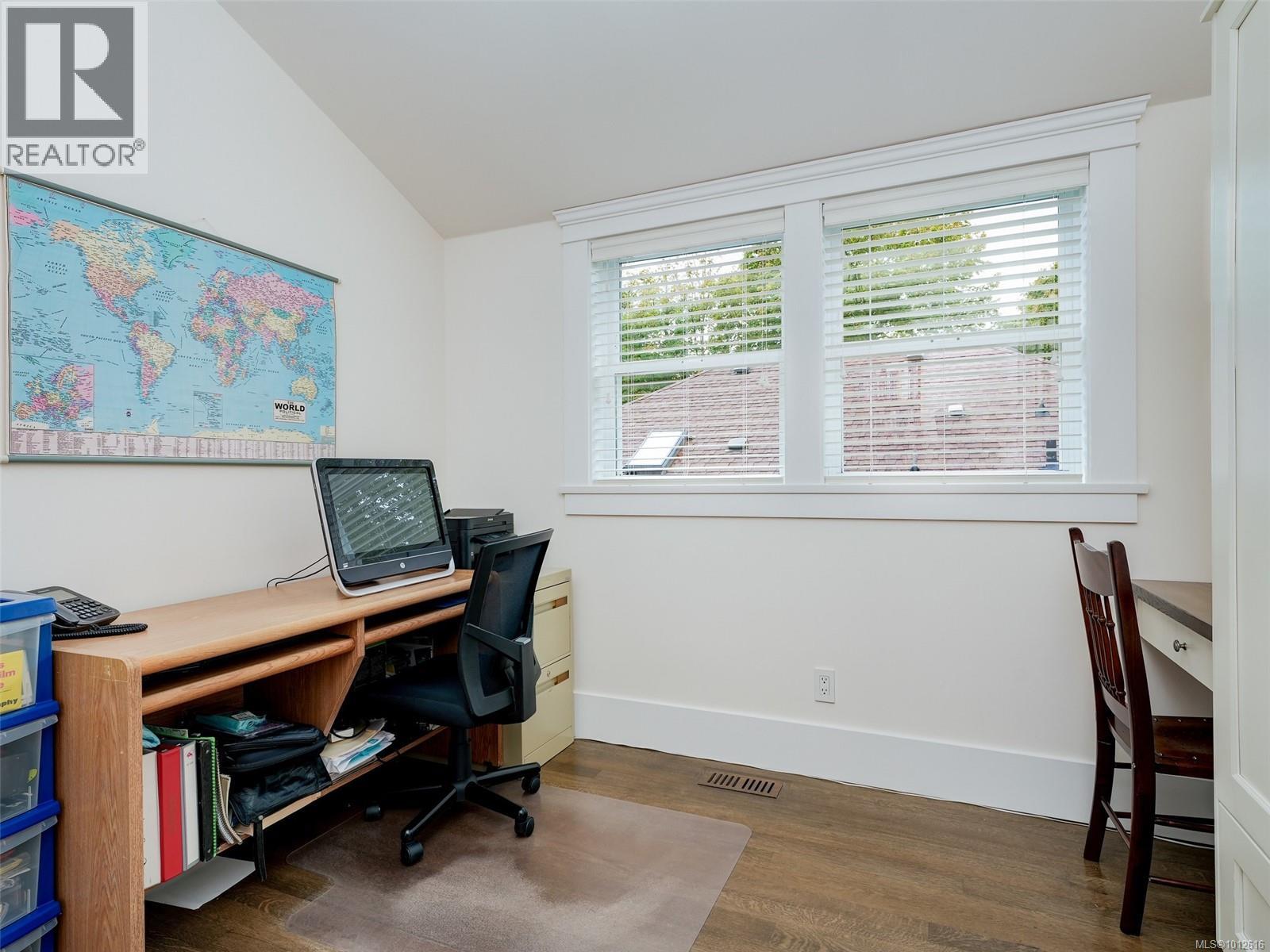  2086 Chaucer Street, Oak Bay