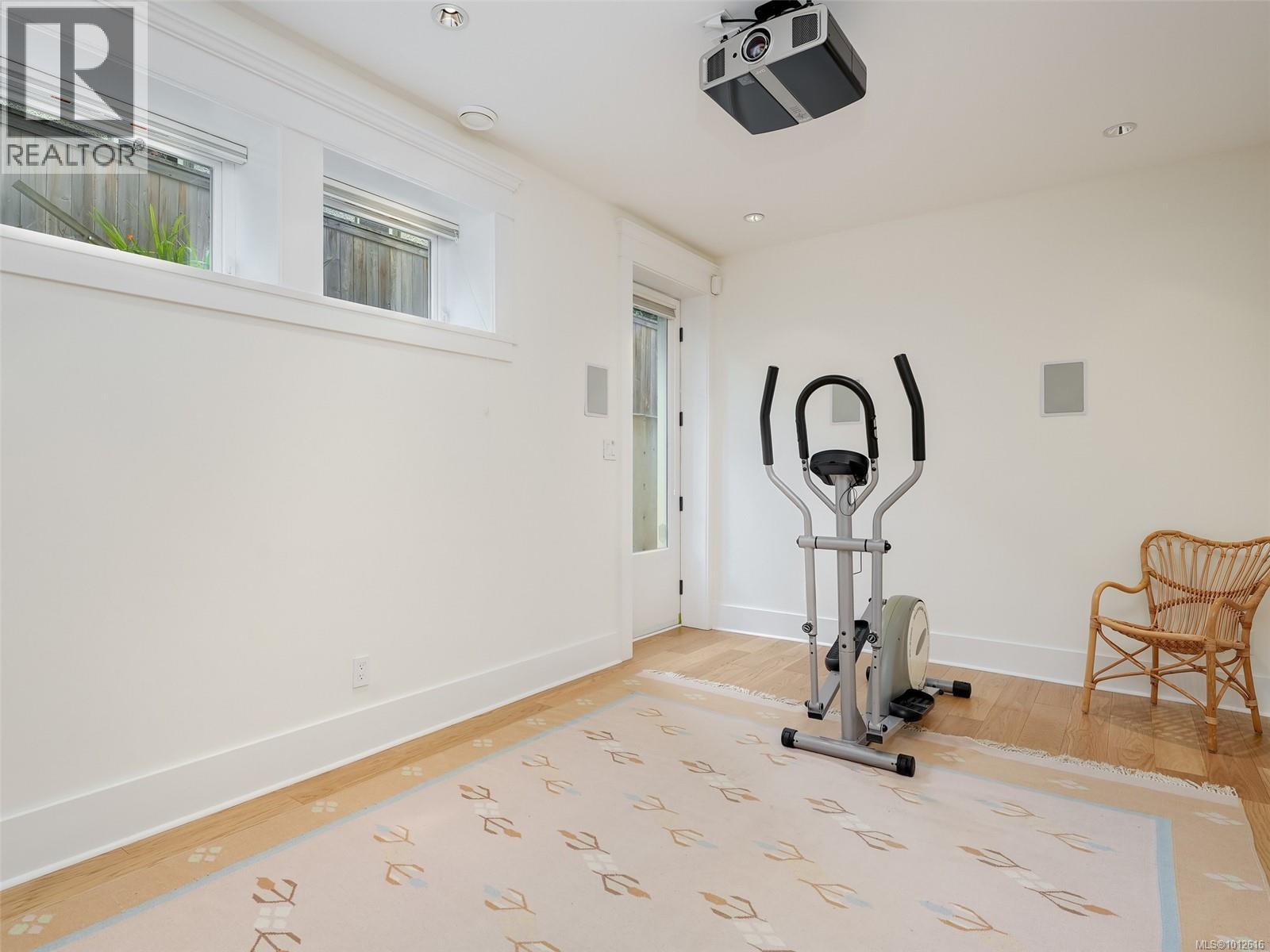  2086 Chaucer Street, Oak Bay