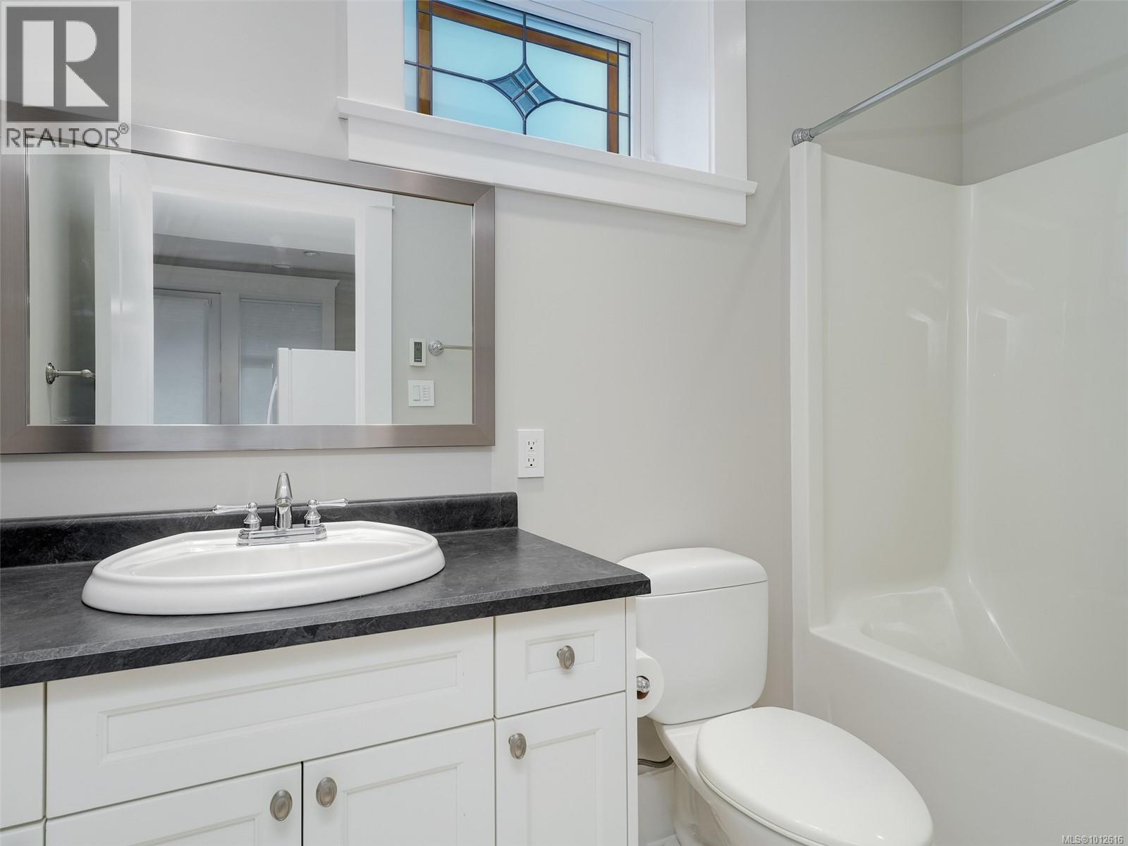  2086 Chaucer Street, Oak Bay