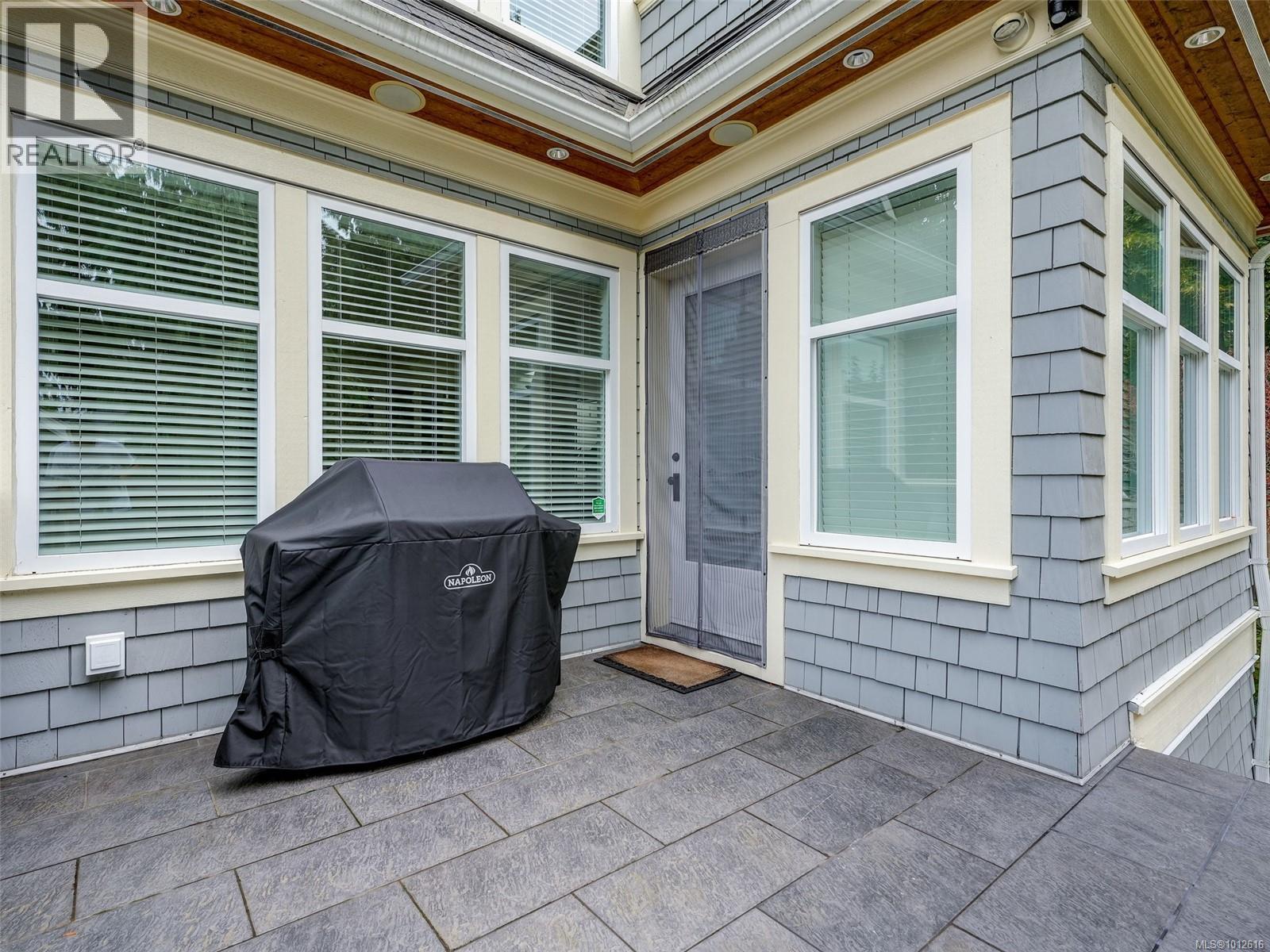  2086 Chaucer Street, Oak Bay