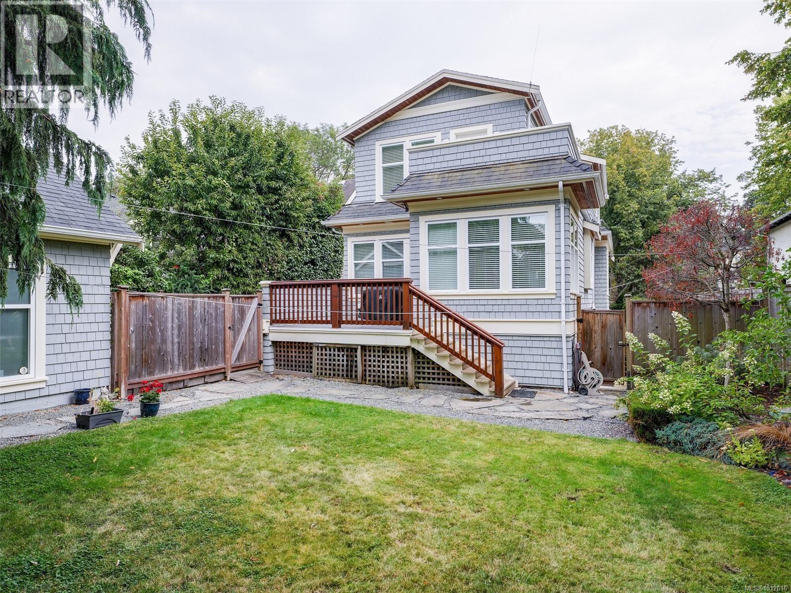 2086 Chaucer Street, Oak Bay