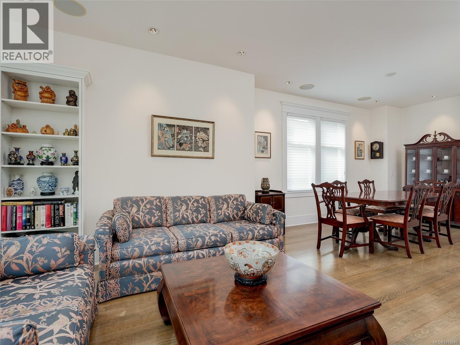  2086 Chaucer Street, Oak Bay
